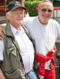 Der Lichtenfelser Ernst Barth (links) brachte Ulrich Hartmann-Dmpert vor ber 40 Jahren das Autofahren bei.